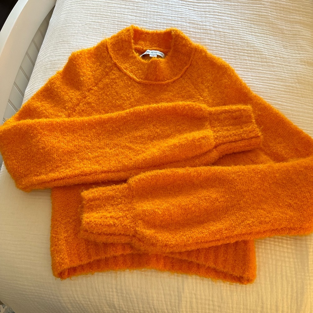Urban Outfitters orange cropped sweater M